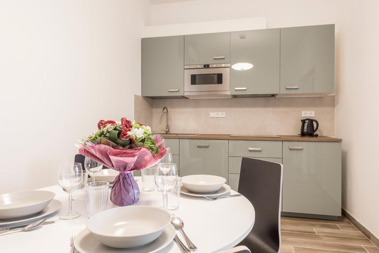 Merkur Apartments Прага Екстериор снимка